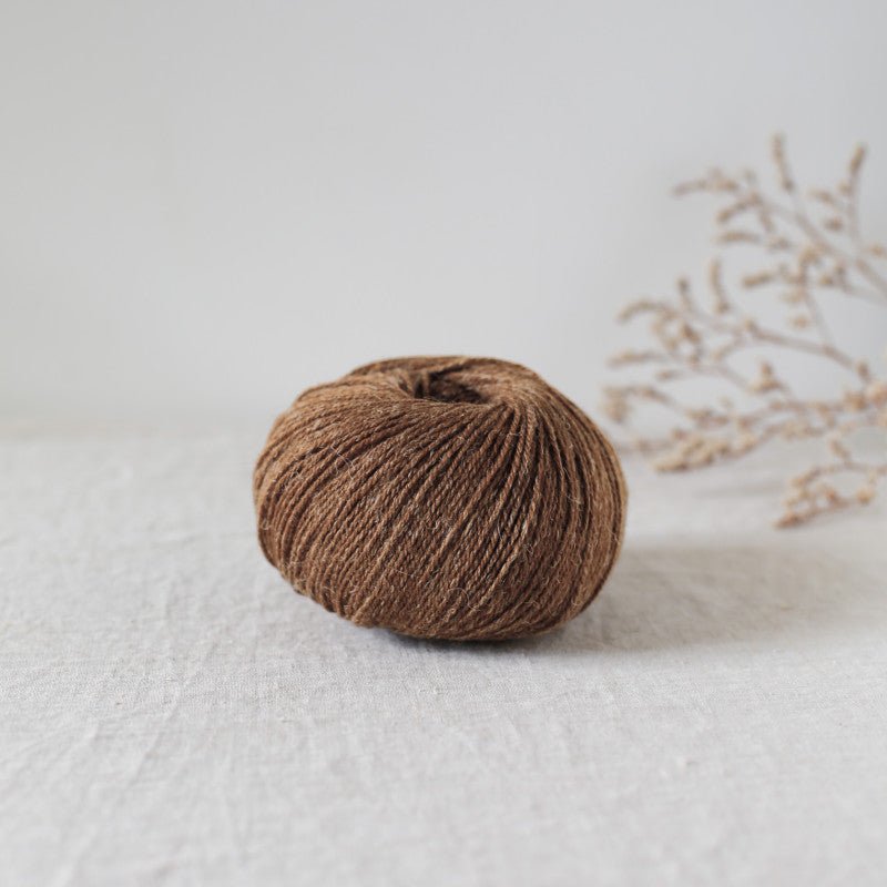De Rerum Natura Alice - De Rerum Natura Crème Brûlée - The Little Yarn Store