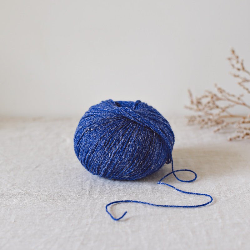 De Rerum Natura Alice - De Rerum Natura Gentiane - The Little Yarn Store