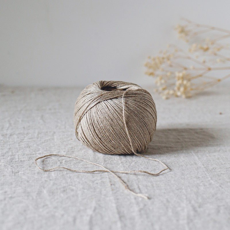 De Rerum Natura Antigone - De Rerum Natura Lin (Undyed) - The Little Yarn Store