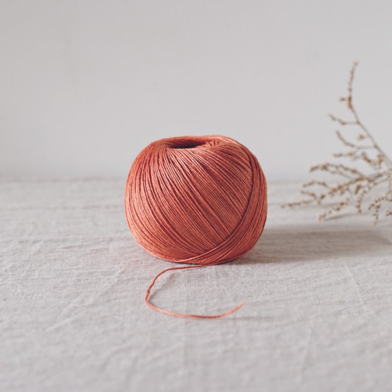 De Rerum Natura Antigone - De Rerum Natura Pêche Dorée - The Little Yarn Store