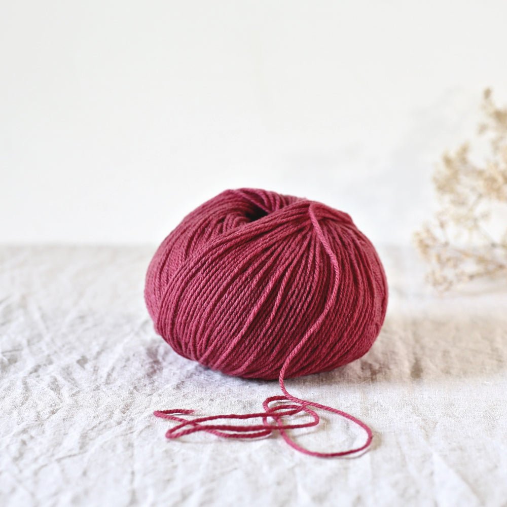 De Rerum Natura Gilliatt - De Rerum Natura Bois de Rose - The Little Yarn Store