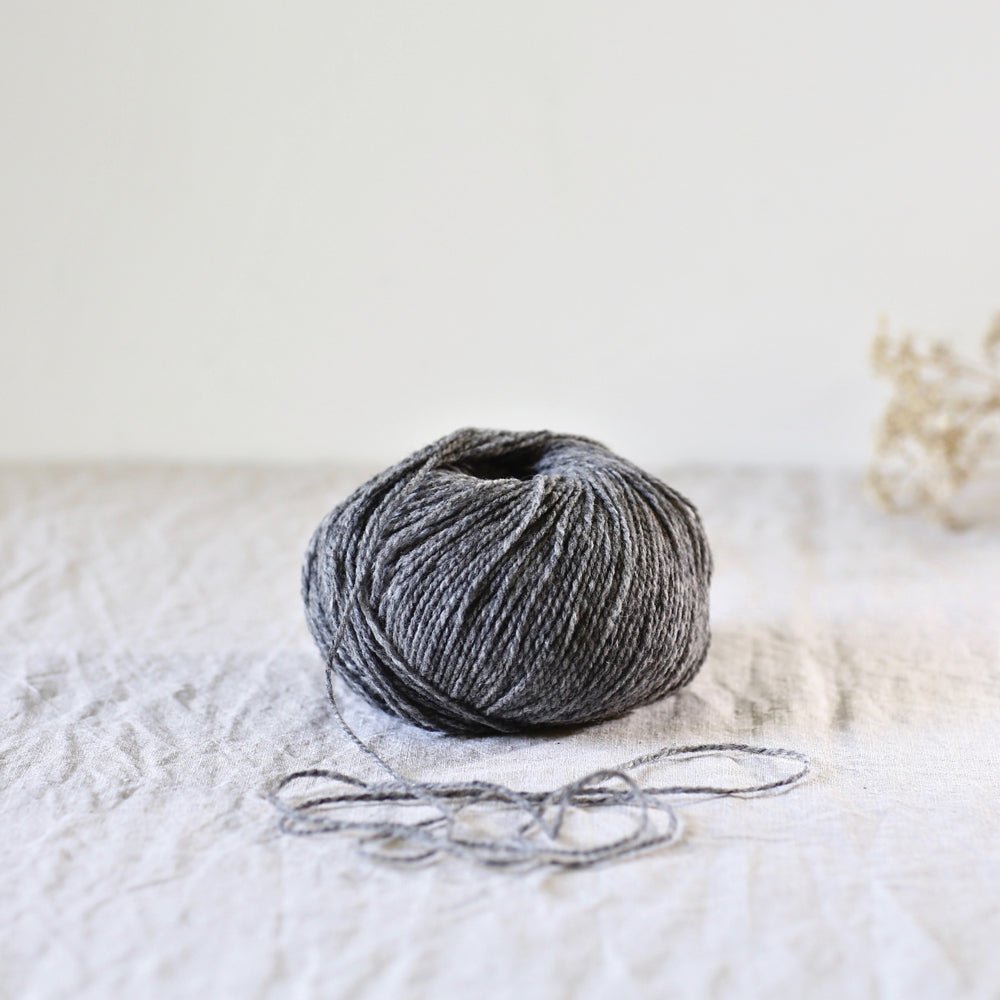 De Rerum Natura Ulysse - De Rerum Natura Granit - The Little Yarn Store