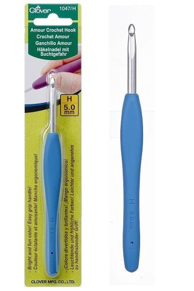 Clover Amour Crochet Hook - Clover 4.5 mm - The Little Yarn Store