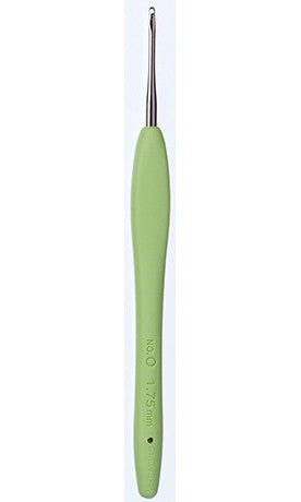 Clover Amour Crochet Hook - Clover 1.75 mm - The Little Yarn Store