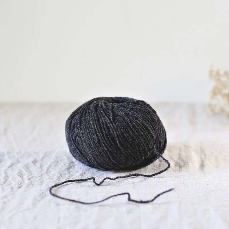 De Rerum Natura Ulysse - De Rerum Natura Fusain - The Little Yarn Store
